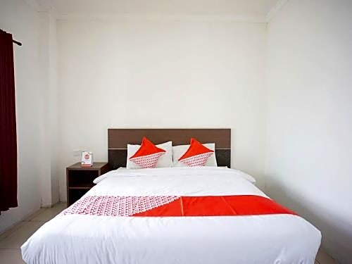 OYO 2886 Her Mandiri Guest House
