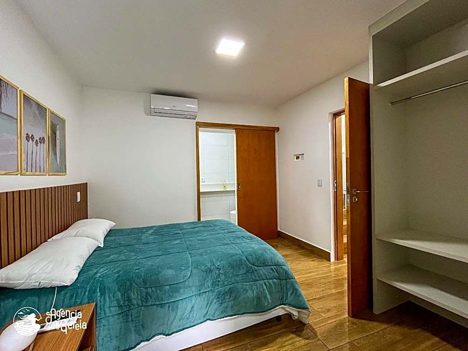 Casa em condomínio perto da Praia da Feiticeira