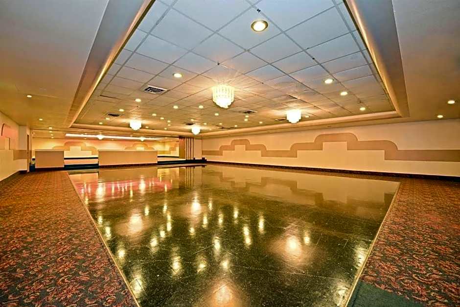 Howard Johnson by Wyndham Benton Harbor