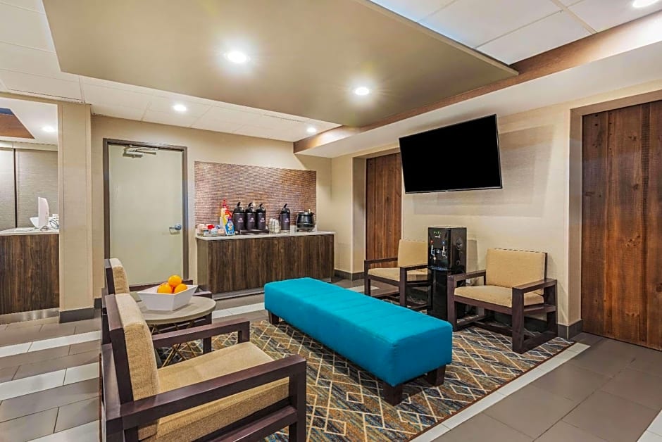 La Quinta Inn & Suites by Wyndham Jamestown, NY-Downtown