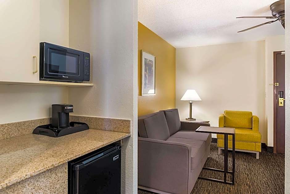 Quality Suites Milwaukee Airport