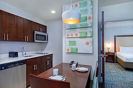 One-Bedroom King Suite - Non-Smoking