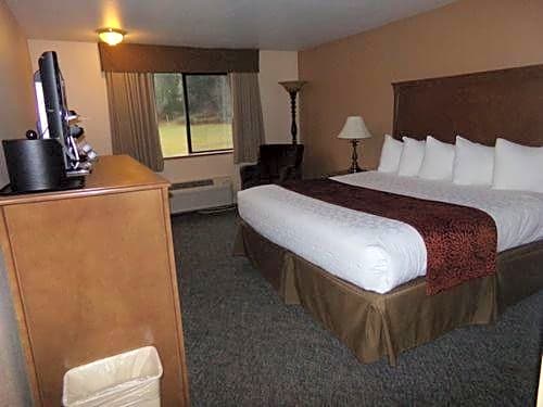 Cowlitz River Lodge