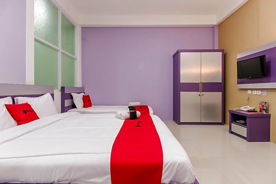 RedDoorz Plus near Stasiun Bekasi