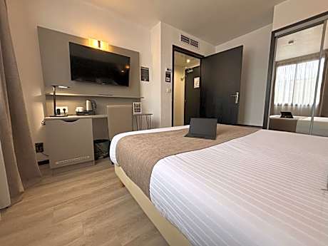 Standard Queen Room