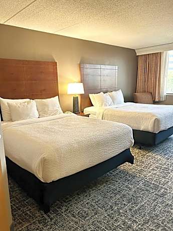 Deluxe Queen Room with Two Queen Beds - Non-Smoking