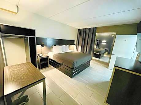 Deluxe King Room