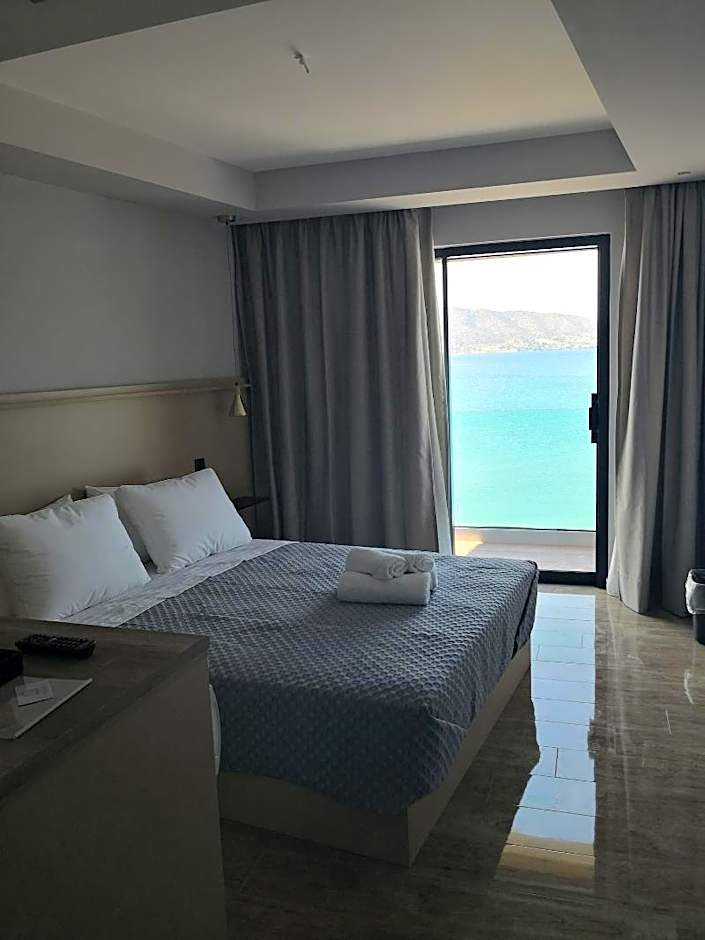 Aianteion Bay Luxury Hotel & Suites