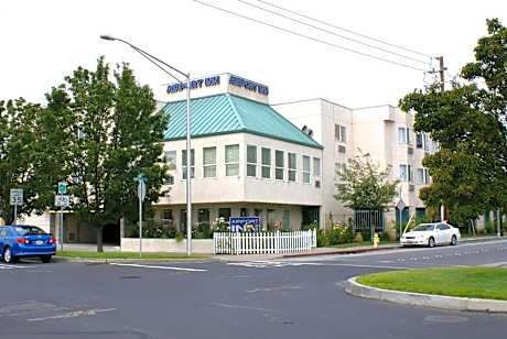 Airport Inn
