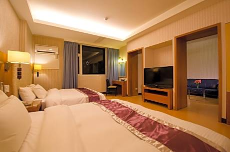 Deluxe Family Suite - with Garage