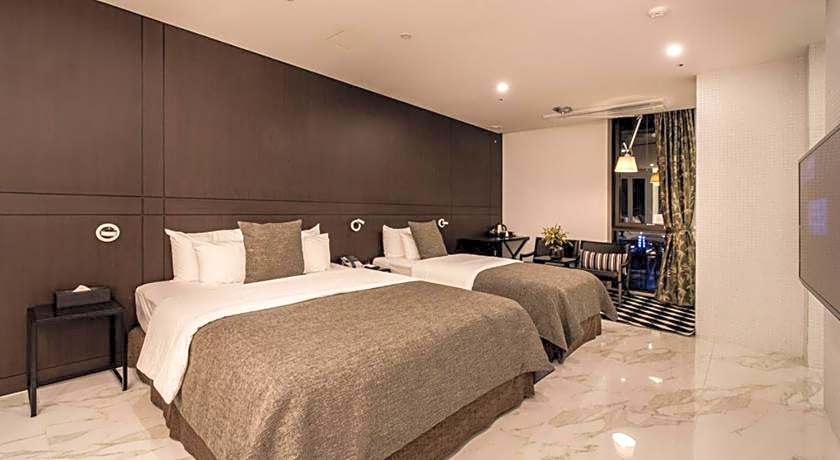 Hotel The May
