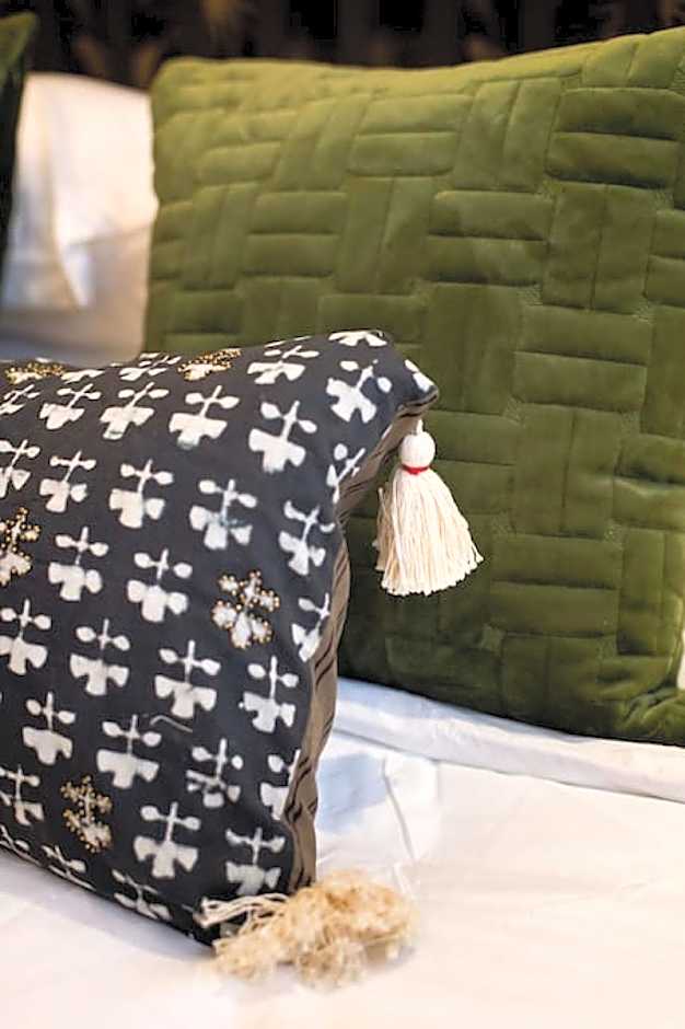 Palms Little Italy Studio with full bathroom by Denstays