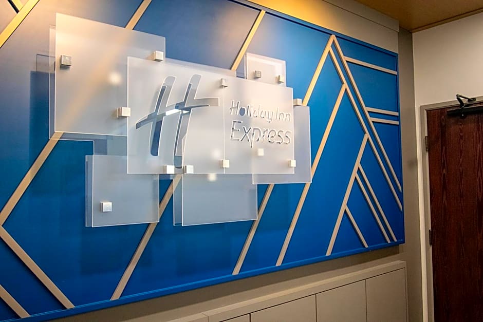 HOLIDAY INN EXPRESS AND SUITES SULPHUR SPRINGS By IHG