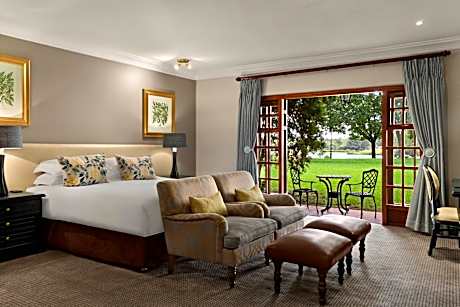 Guest room, 1 King, Sofa bed, Lake view, Patio