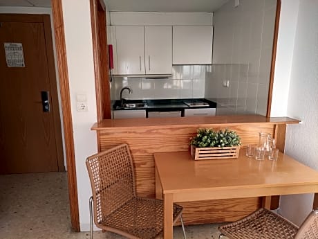 CAPACITY 4 POOL VIEW