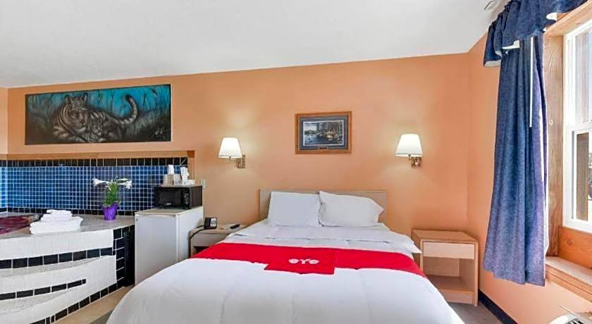 Casa Loma Inn & Suites by OYO Davenport IA near I-80