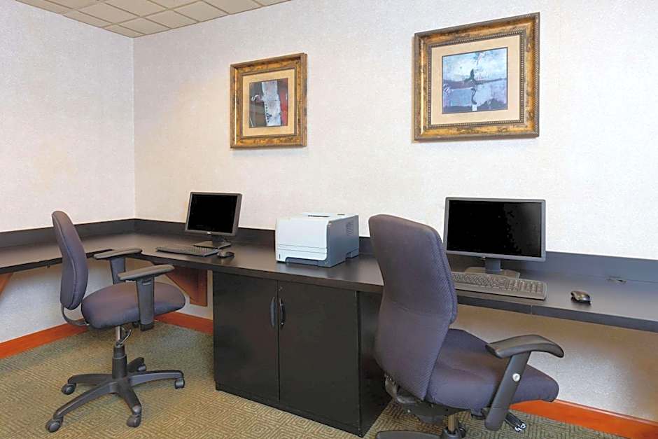 La Quinta Inn & Suites by Wyndham Garden City