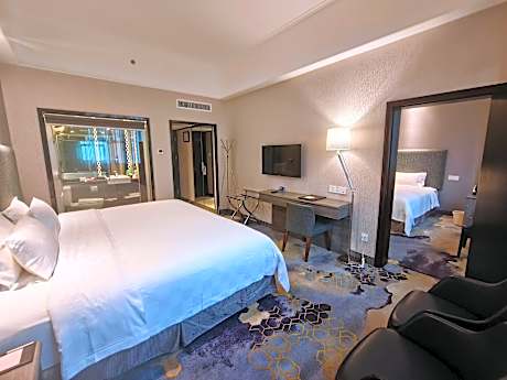 Connecting Family Rooms with Queen Bed and 2 Single Beds
