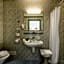 Salus Smart & Chic Hotel