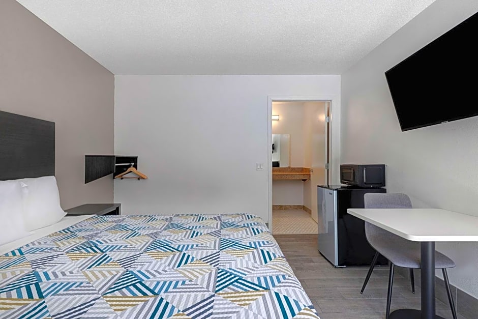 Motel 6 Branson West, MO - Silver Dollar City