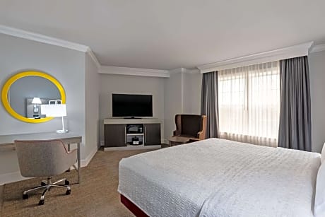 King Room with King Bed - Non-Smoking