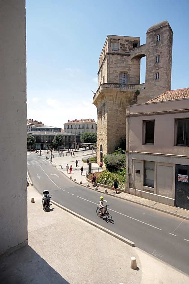 Hôtel Des Arts, Artisanal et Indépendant