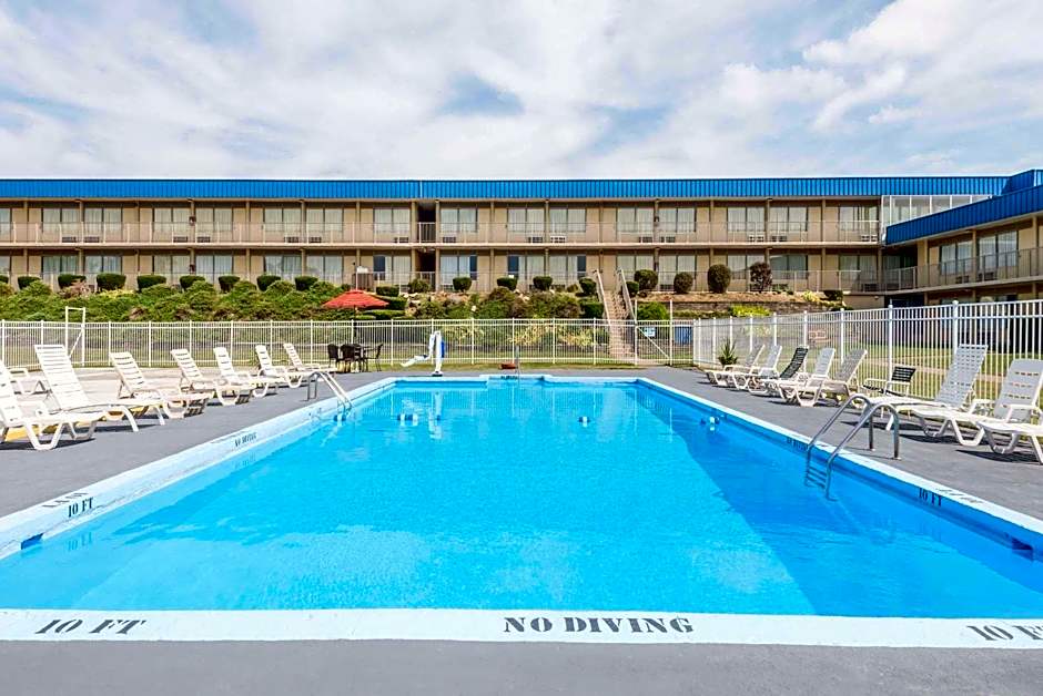 Days Inn by Wyndham St Clairsville