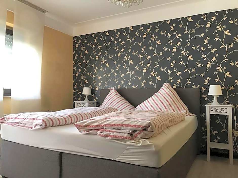 Balthasar Neumann Speiserei & Gästehaus - Zentrum Brühl -E-Ladestation, nähe Phantasialand