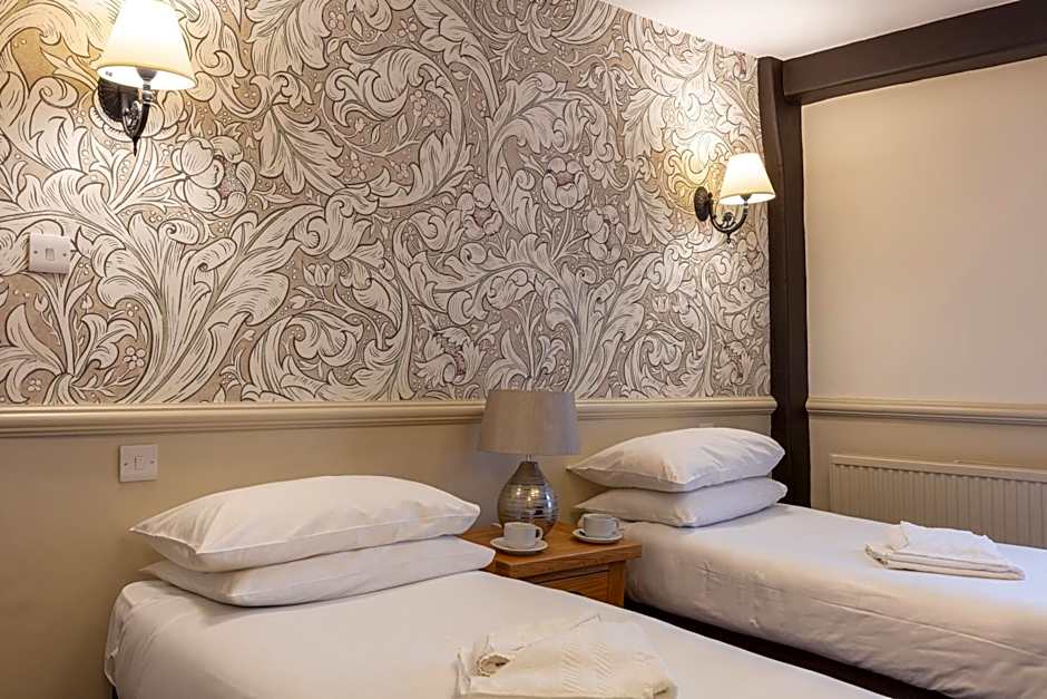 The New Inn by Roomsbooked