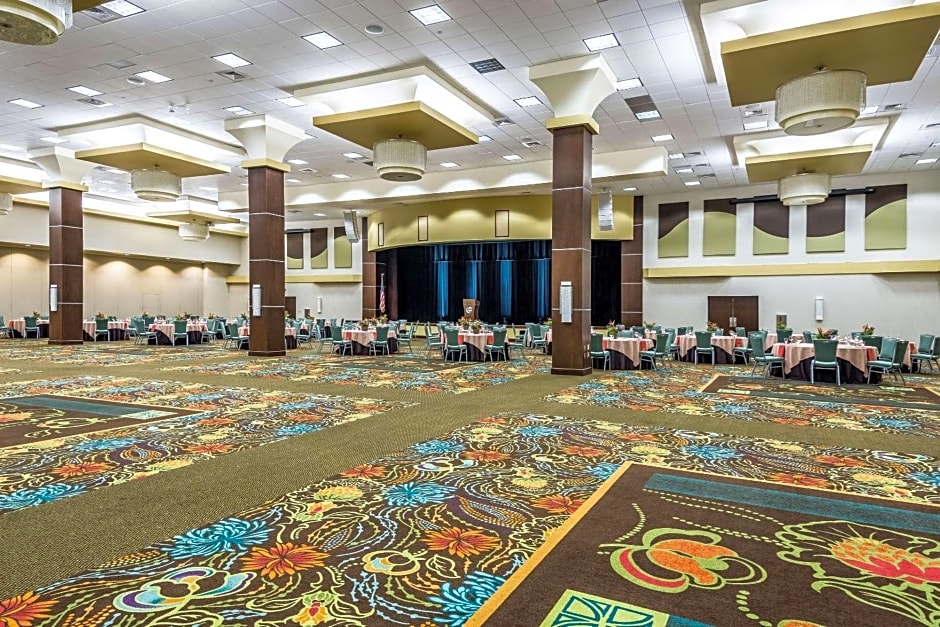 Oasis Hotel & Conv. Center, Ascend Hotel Collection