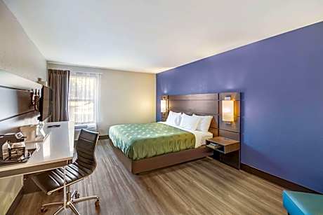 1 King Bed Nonsmoking