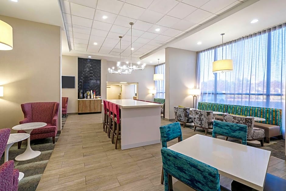 La Quinta Inn & Suites by Wyndham Columbus