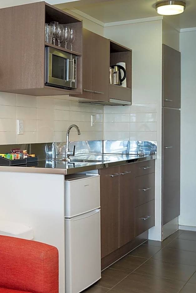 Hananui Lodge and Apartments