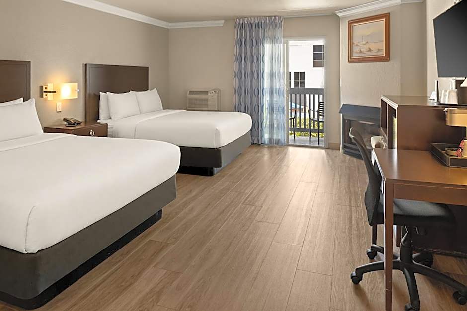Cannery Row Inn