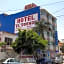 Hotel Dorado a una calle de Playa Regatas y el Malecon