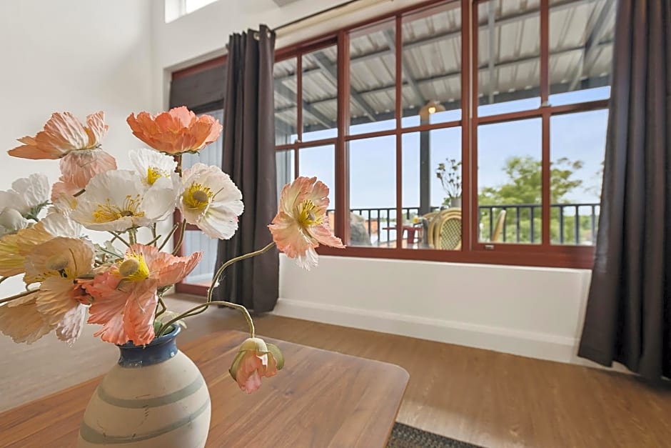 Blue Rosella on Piper