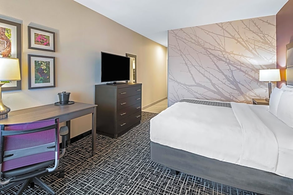 La Quinta Inn & Suites by Wyndham McAllen La Plaza Mall