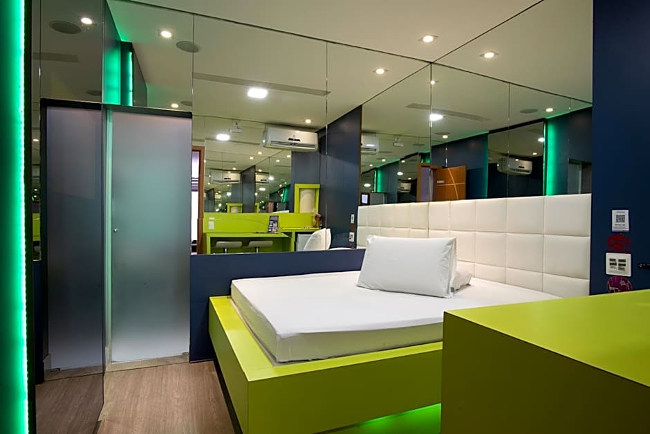 Motel fantasy 4 (adult Only)