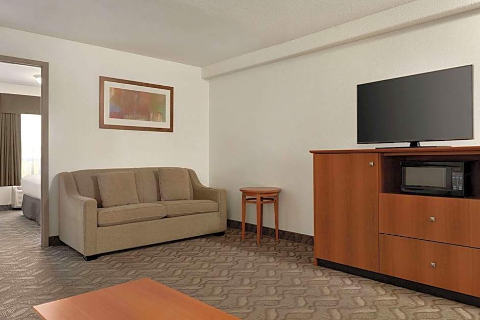 Super 8 by Wyndham Calgary Shawnessy Area