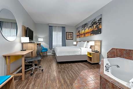 1 King Bed Deluxe Business Room Non-Smoking