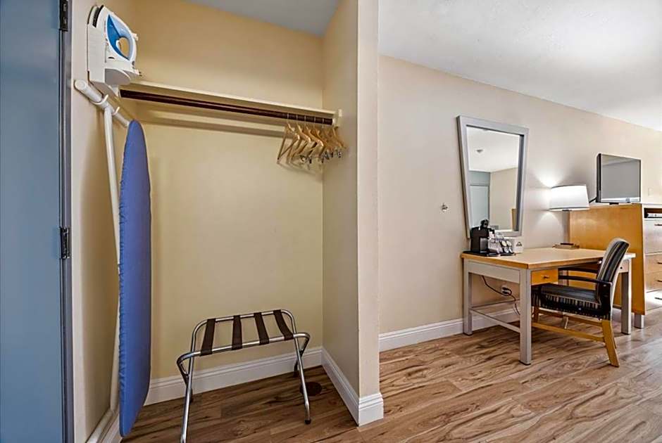 Days Inn by Wyndham Woodland