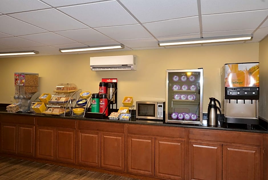 Days Inn by Wyndham Southern Hills/ORU