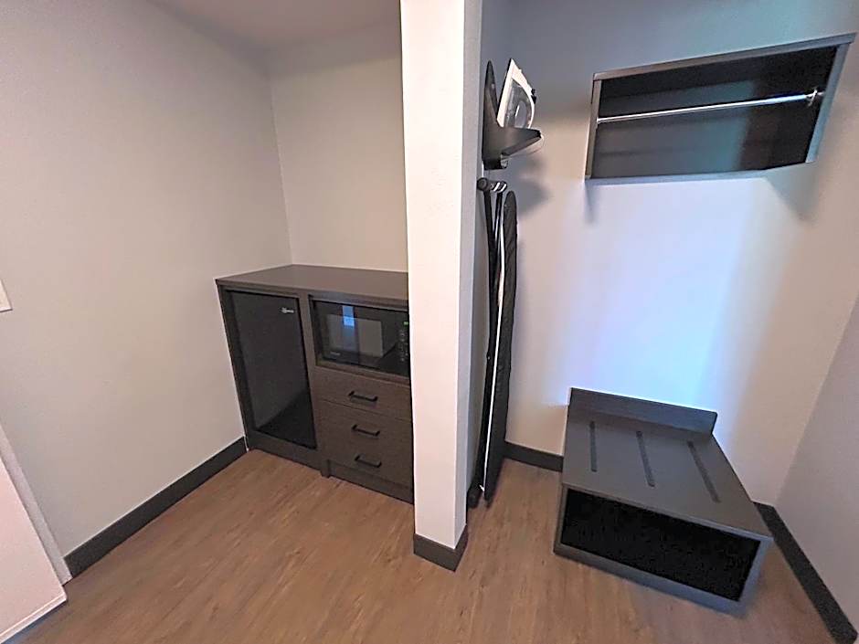 Studio 6 Suites Gardena, CA