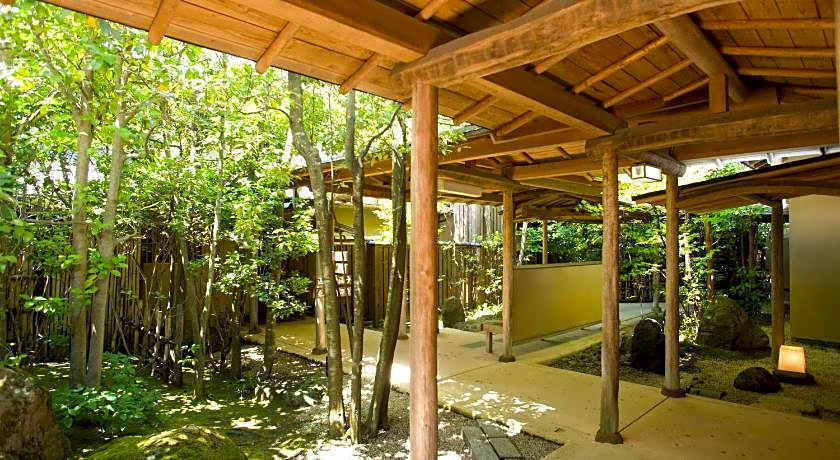 Yufuin Kutsurogi No Yado Nanakawa