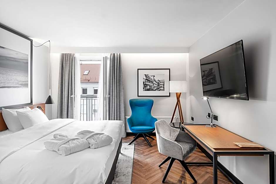 MERCURE KLAIPEDA CITY HOTEL, Meetings, Events, Restaurant & Bar - Accor Group, Pet Stay FREE