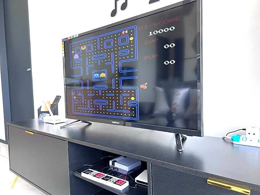 Georgetown Urban Family & Baby-Friendly Home with Skypool Seaview