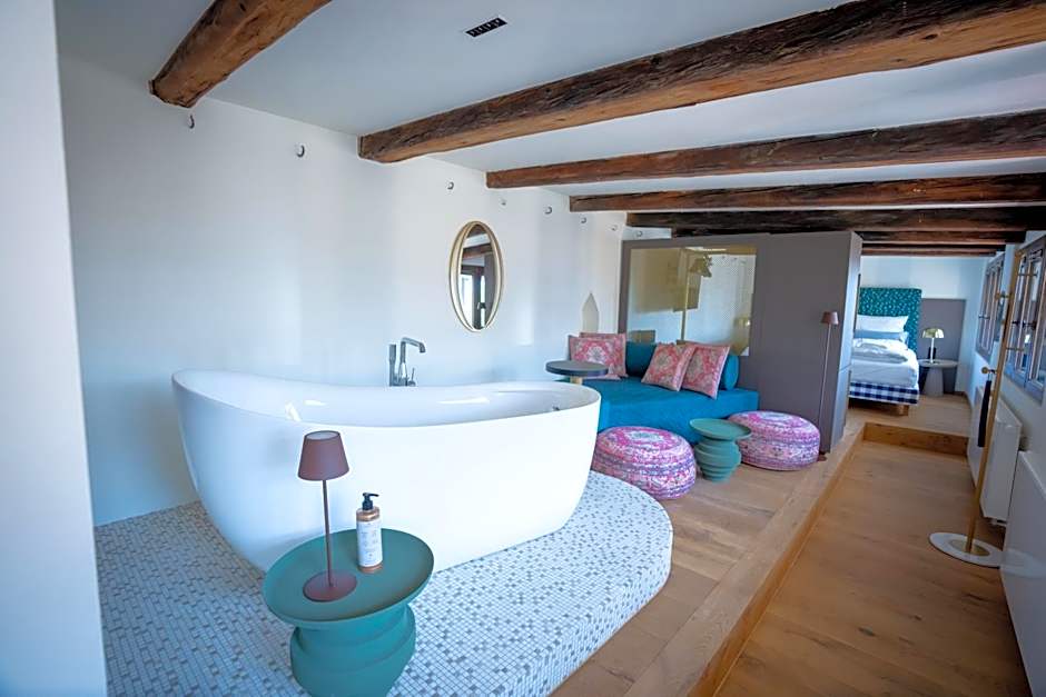 Maxim Suites by Elias Holl