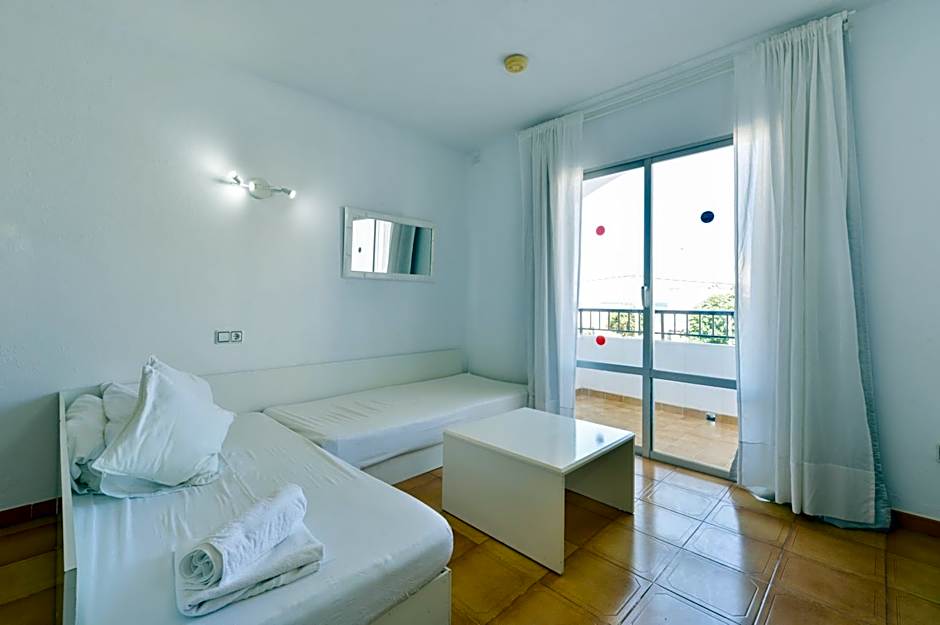 Apartamentos San Antonio Beach
