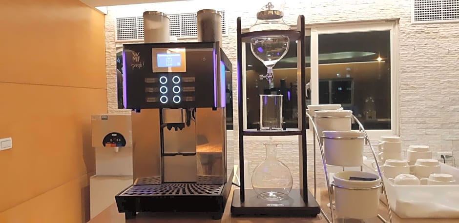 New California Hotel