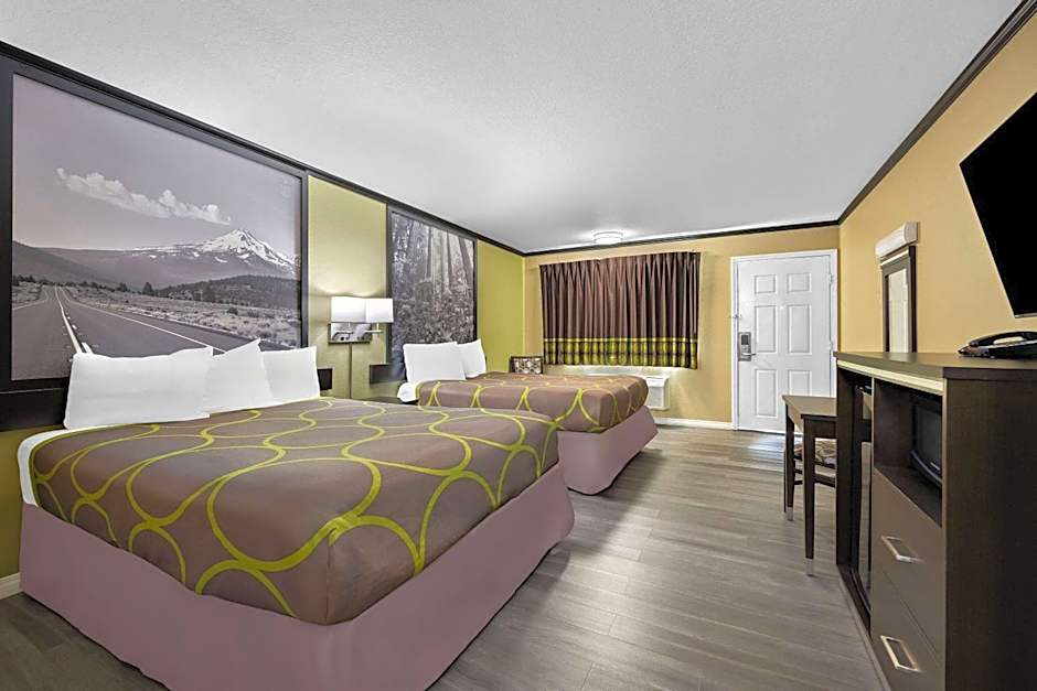 Super 8 by Wyndham Crescent City